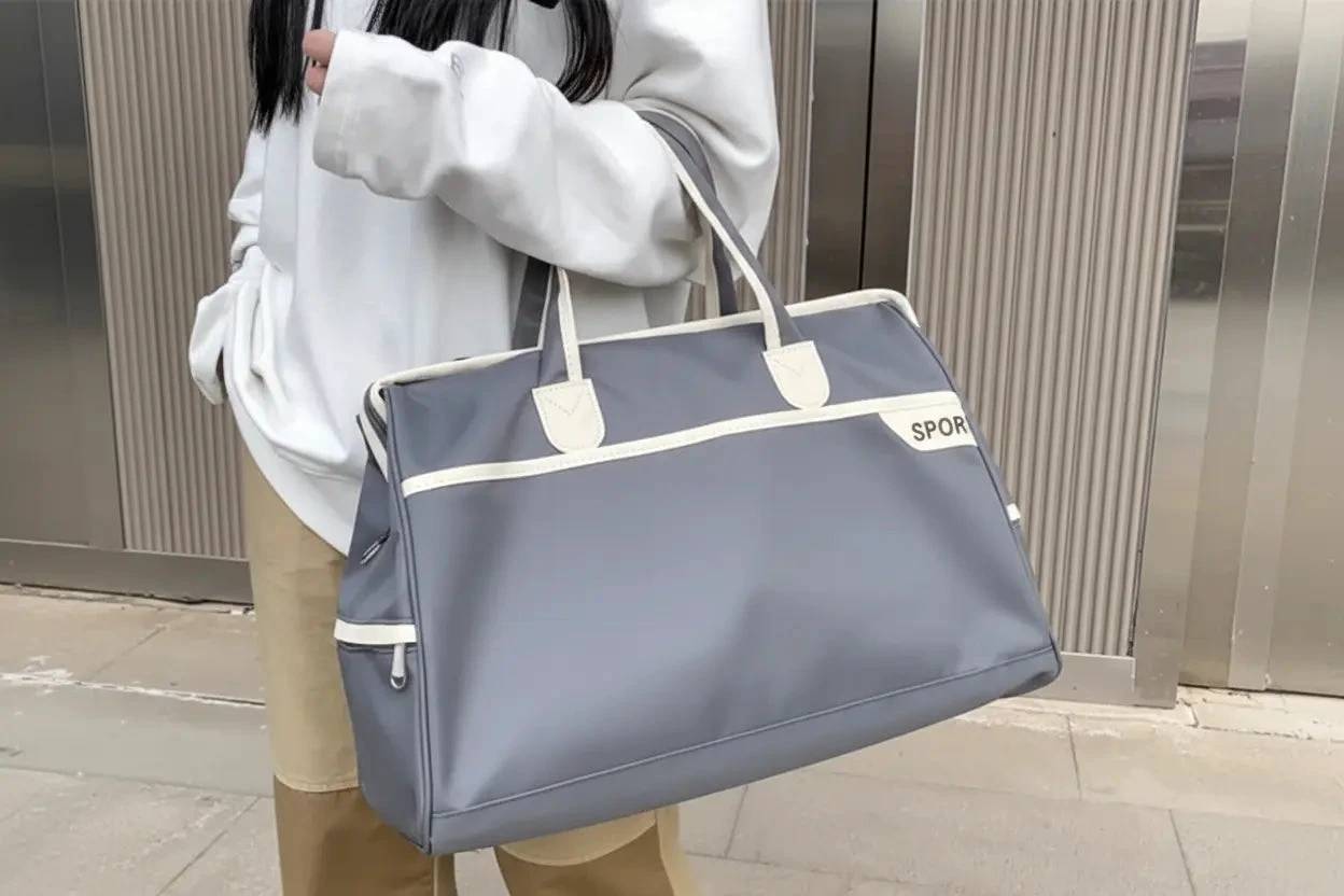 Fashionable Large Capacity Travel Bag for Men and Women TwinTilt Steel Pet Feeder