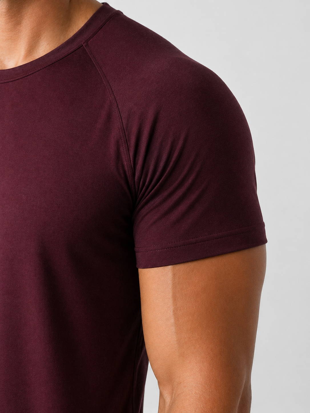 mens workout t shirt burgundy sleeve detail
