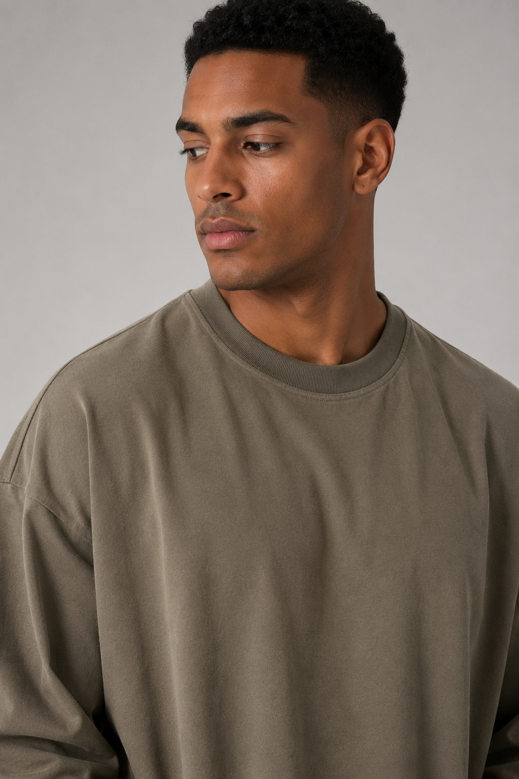 men’s everyday long sleeve military green close up portrait