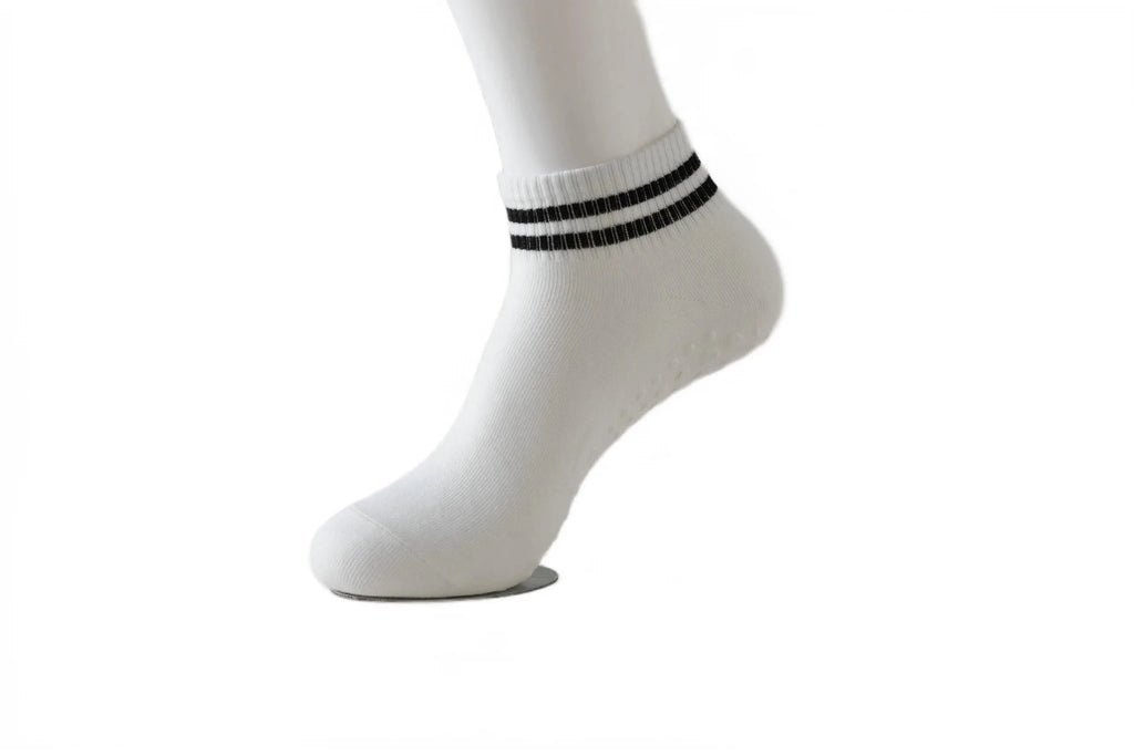 Women’s Grip Yoga Socks – Non-Slip Comfort for Training - NORDUM.SHOP