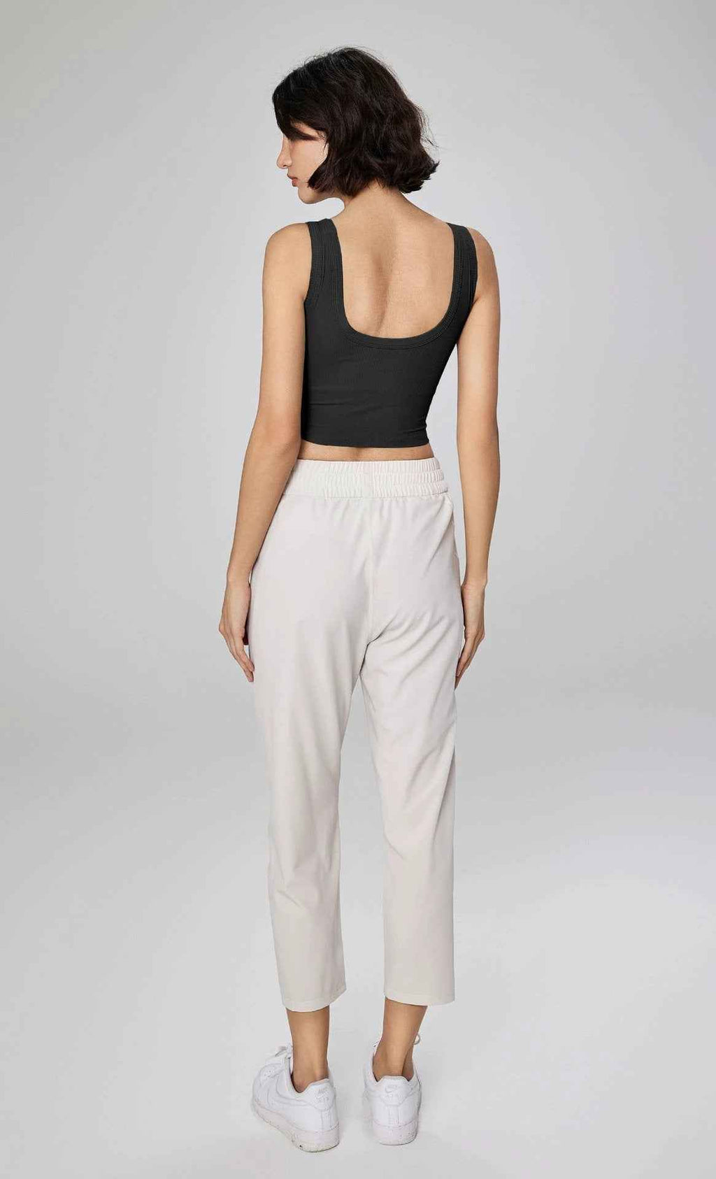 SculptFit Sports Bra – Medium Support & Smooth Fit - NORDUM.SHOP